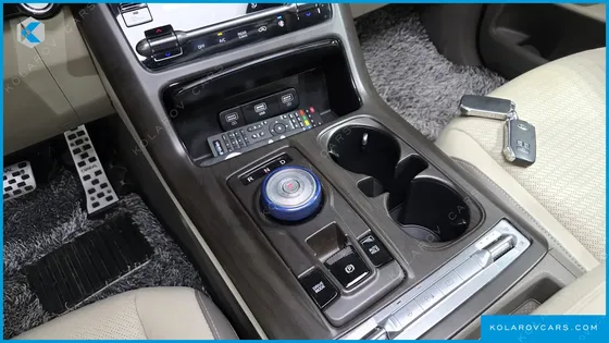 KIA CARNIVAL GASOLINE 7-SEATER SIGNATURE