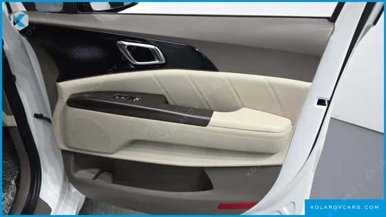 KIA CARNIVAL GASOLINE 7-SEATER SIGNATURE