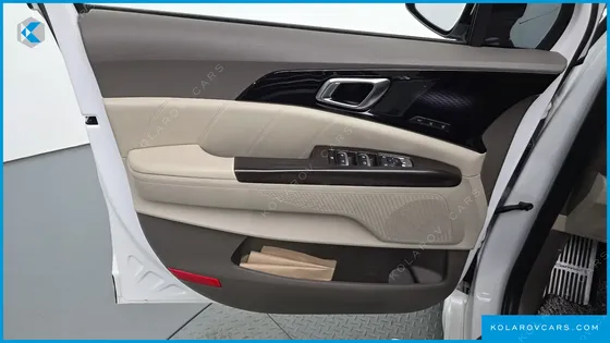 KIA CARNIVAL GASOLINE 7-SEATER SIGNATURE