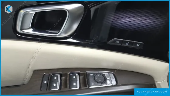 KIA CARNIVAL GASOLINE 7-SEATER SIGNATURE