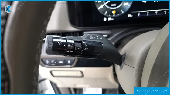 KIA CARNIVAL GASOLINE 7-SEATER SIGNATURE