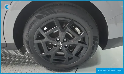 KIA CARNIVAL GASOLINE 7-SEATER GRAVITY