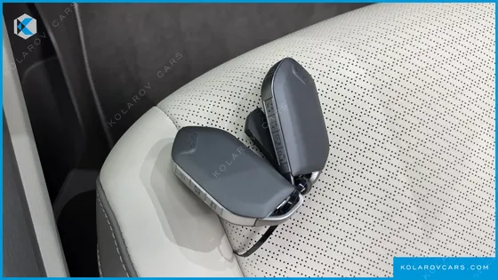 KIA CARNIVAL GASOLINE 7-SEATER GRAVITY