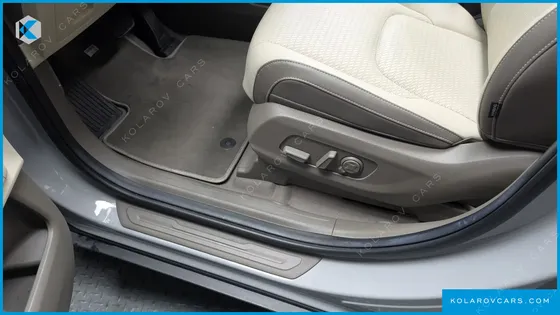 KIA CARNIVAL GASOLINE 7-SEATER GRAVITY