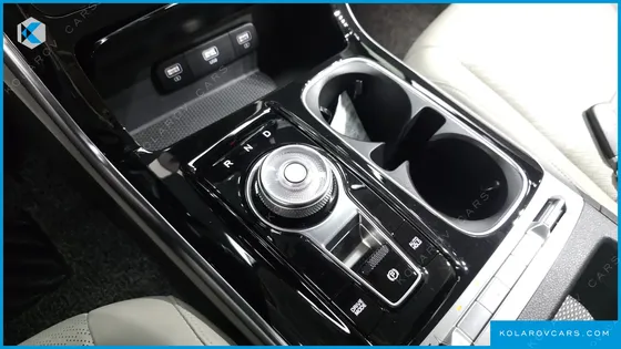 KIA CARNIVAL GASOLINE 7-SEATER SIGNATURE