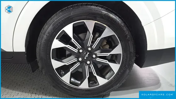 KIA CARNIVAL GASOLINE 7-SEATER SIGNATURE