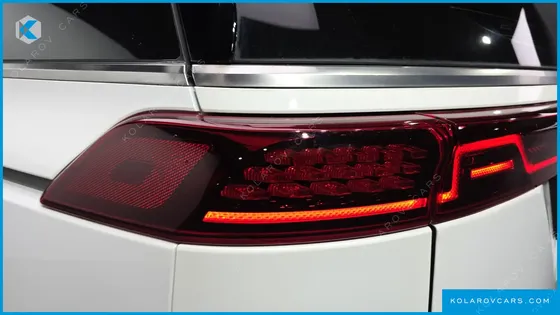 KIA CARNIVAL GASOLINE 7-SEATER SIGNATURE