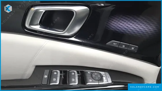 KIA CARNIVAL GASOLINE 7-SEATER SIGNATURE