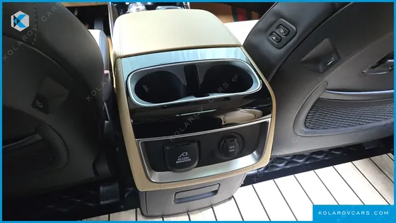 KIA CARNIVAL GASOLINE 9-SEATER SIGNATURE