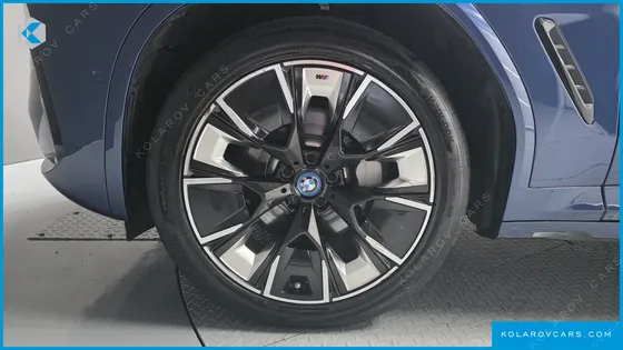 BMW IX3 M SPORTS