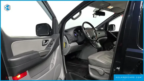 HYUNDAI STAREX VAN 3-SEATER