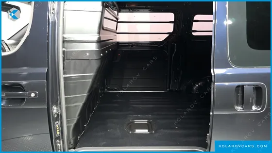 HYUNDAI STAREX VAN 3-SEATER