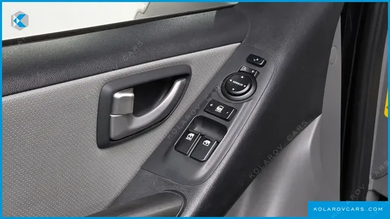 HYUNDAI STAREX VAN 3-SEATER