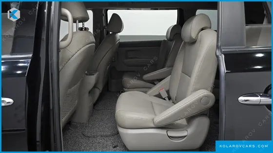 KIA CARNIVAL 9-SEATER LUXURY