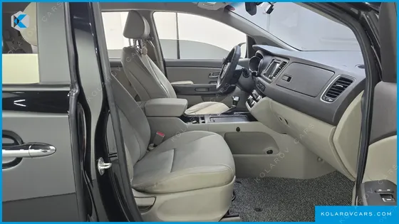 KIA CARNIVAL 9-SEATER LUXURY