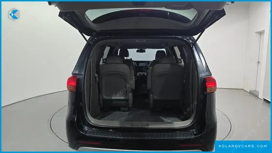 KIA CARNIVAL 9-SEATER LUXURY