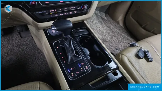 KIA CARNIVAL 9-SEATER NOBLESSE