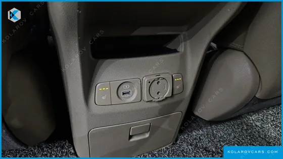 KIA CARNIVAL 9-SEATER NOBLESSE
