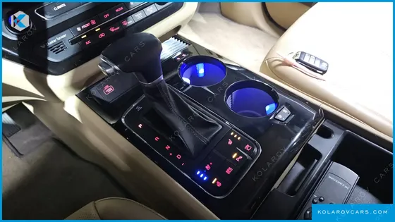 KIA CARNIVAL 7-SEATER HI-LIMOUSINE