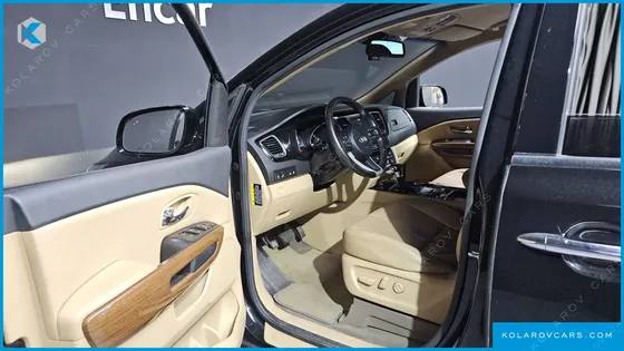 KIA CARNIVAL 7-SEATER HI-LIMOUSINE
