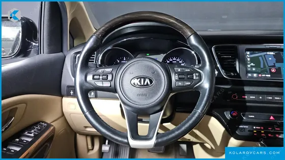 KIA CARNIVAL 7-SEATER HI-LIMOUSINE
