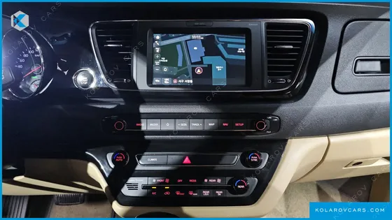 KIA CARNIVAL 7-SEATER HI-LIMOUSINE