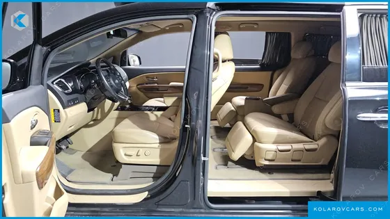 KIA CARNIVAL 7-SEATER HI-LIMOUSINE