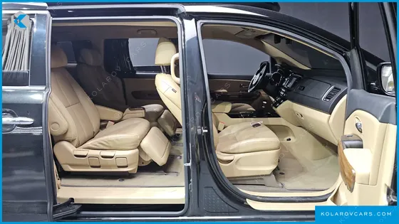 KIA CARNIVAL 7-SEATER HI-LIMOUSINE