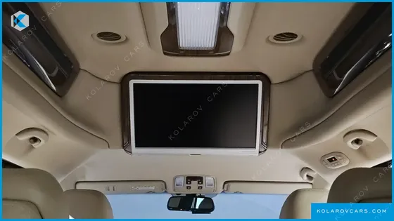 KIA CARNIVAL 7-SEATER HI-LIMOUSINE