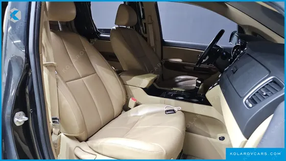 KIA CARNIVAL 7-SEATER HI-LIMOUSINE