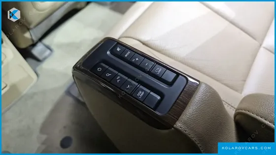 KIA CARNIVAL 7-SEATER HI-LIMOUSINE