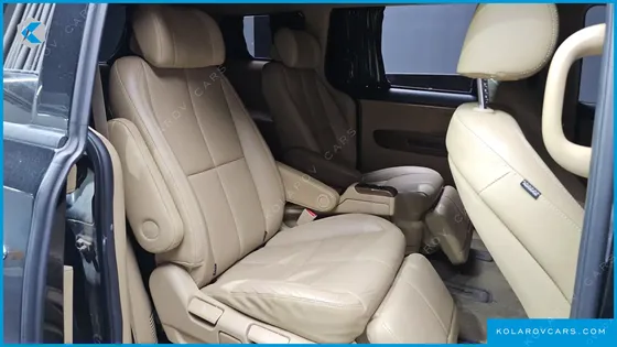 KIA CARNIVAL 7-SEATER HI-LIMOUSINE