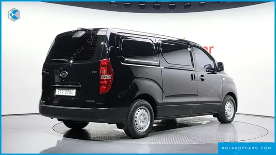 HYUNDAI STAREX VAN 3-SEATER