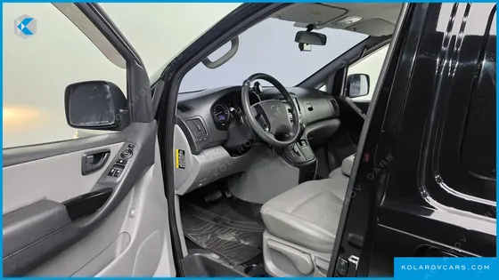 HYUNDAI STAREX VAN 3-SEATER
