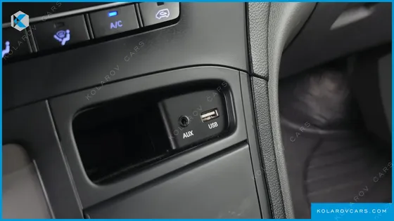 HYUNDAI STAREX VAN 3-SEATER