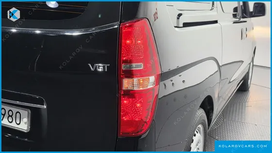 HYUNDAI STAREX VAN 3-SEATER