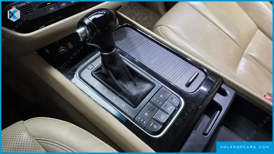 KIA CARNIVAL 9-SEATER NOBLESSE