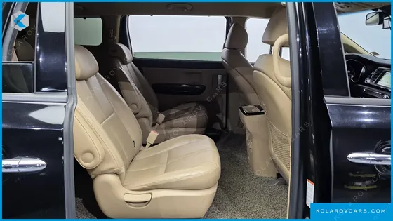 KIA CARNIVAL 9-SEATER NOBLESSE