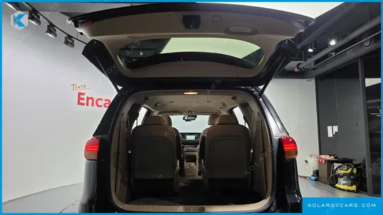 KIA CARNIVAL 9-SEATER NOBLESSE