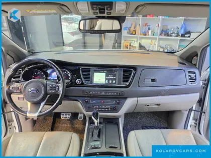 KIA CARNIVAL 9-SEATER NOBLESSE