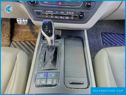 KIA CARNIVAL 9-SEATER NOBLESSE