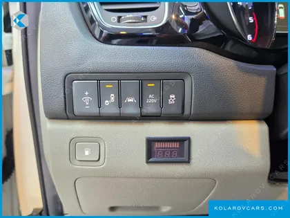KIA CARNIVAL 9-SEATER NOBLESSE