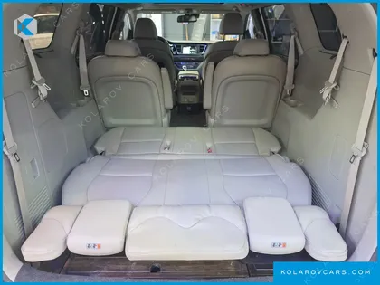 KIA CARNIVAL 9-SEATER NOBLESSE