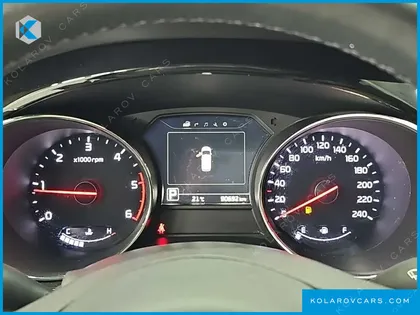 KIA CARNIVAL 9-SEATER NOBLESSE