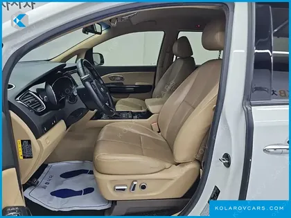 KIA CARNIVAL 9-SEATER NOBLESSE