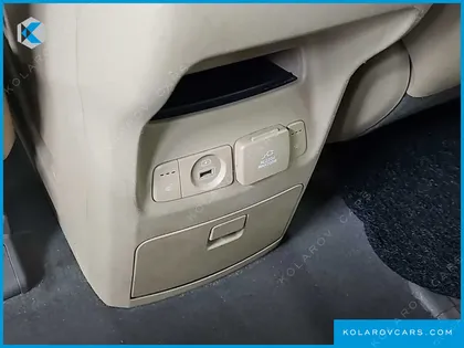KIA CARNIVAL 9-SEATER NOBLESSE