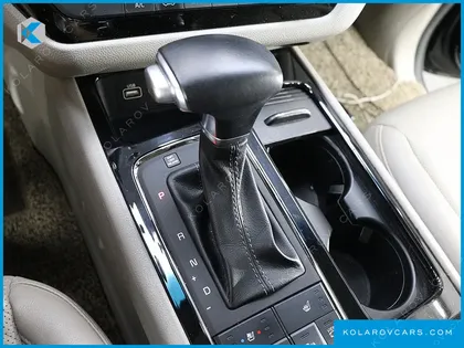 KIA CARNIVAL 7-SEATER LIMOUSINE