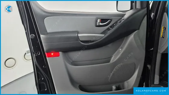 HYUNDAI STAREX VAN 3-SEATER