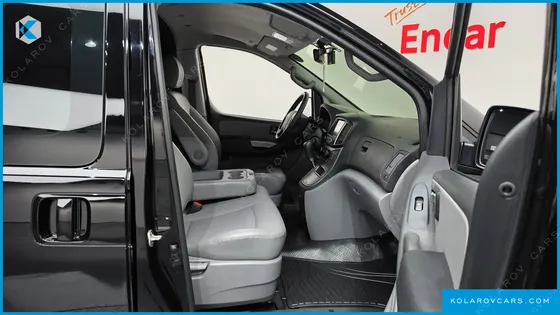 HYUNDAI STAREX VAN 3-SEATER