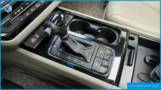 KIA CARNIVAL 7-SEATER LIMOUSINE